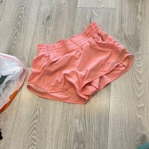 Lululemon hotty hot short 2.5 inch